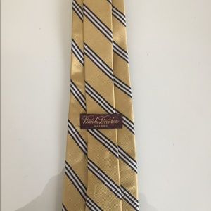 Boys Brooks Brothers tie